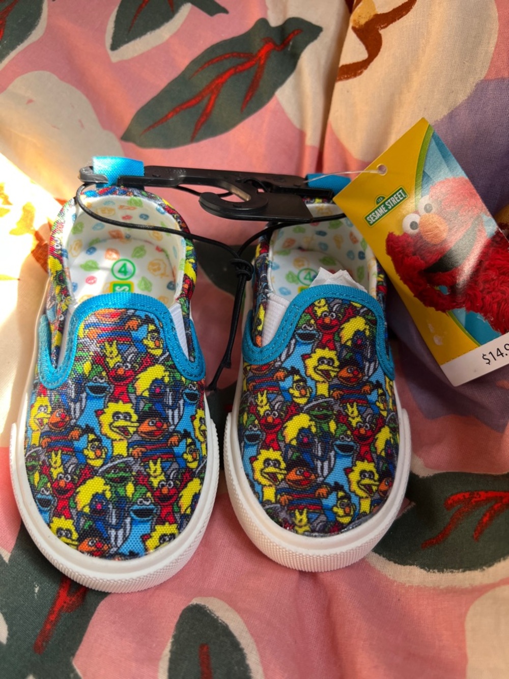 Sesame Street Multicolor Kids Slip-On Sneakers with Blue Trim sz 4
